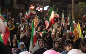 گردهمایی دختران دهه نودی در پنجاه‌ویکمین شب قرار کرمان
