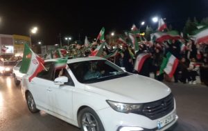 ادای احترام نظامی پرشور کودک کرمانی در میدان آزادی+ فیلم