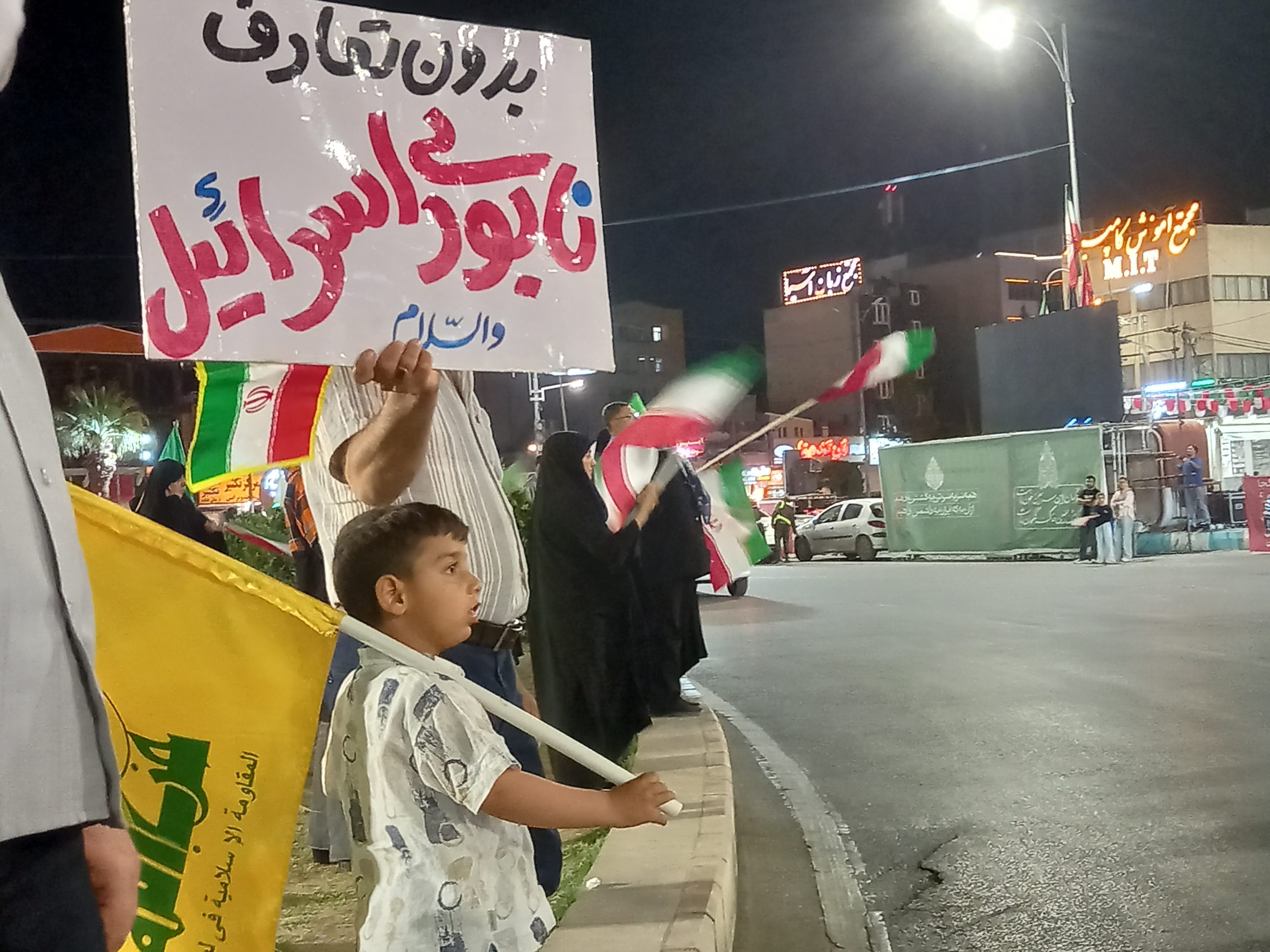 شصت‌وچهارمین قرار شبانه در میدان آزادی؛ تجلی همبستگی مردم کرمان